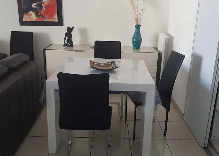 Spacieux à Avec Piscine Partagée 68 M² *