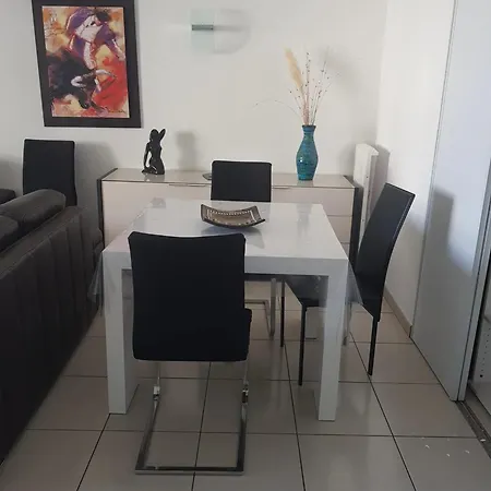 Spacieux A Avec Piscine Partagee 68 M² *